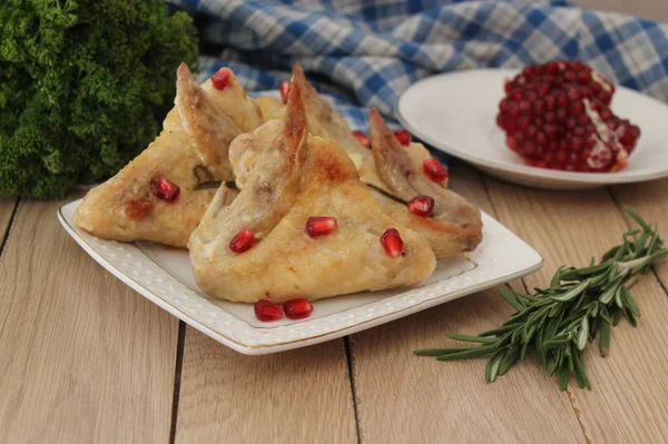 Alas de pollo fritas marinadas en jugo de naranja — Foto de Stock