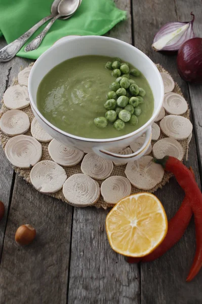 Green pea cream soup in bowl — Stock Photo, Image