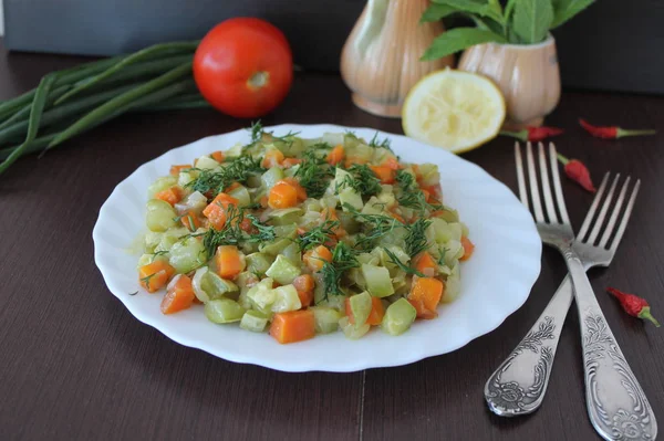 Stuvade zucchini med morötter — Stockfoto