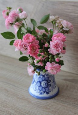 Küçük pembe Gül Vazosu, doku arka plan 