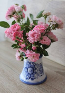 Küçük pembe Gül Vazosu, doku arka plan 