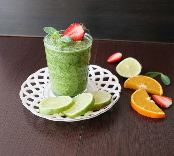 Smoothie verde, tempo di disintossicazione — Foto Stock