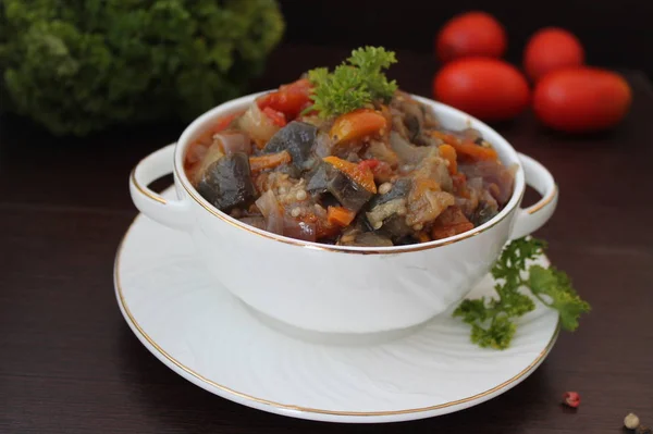 Тушеные овощи в томатном соусе — стоковое фото