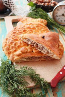 Balık, rustik tarzı şeklinde pasta.