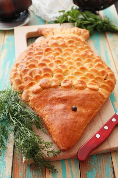 Pastel en forma de pescado, estilo rústico . — Foto de Stock