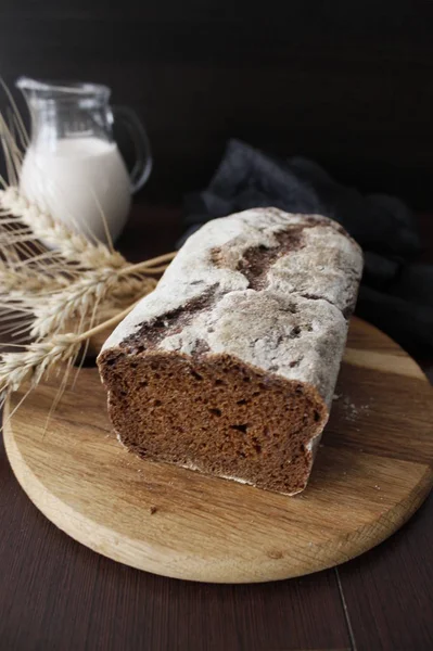 Domowy chleb z otręby żytnie, selektywne focus — Zdjęcie stockowe
