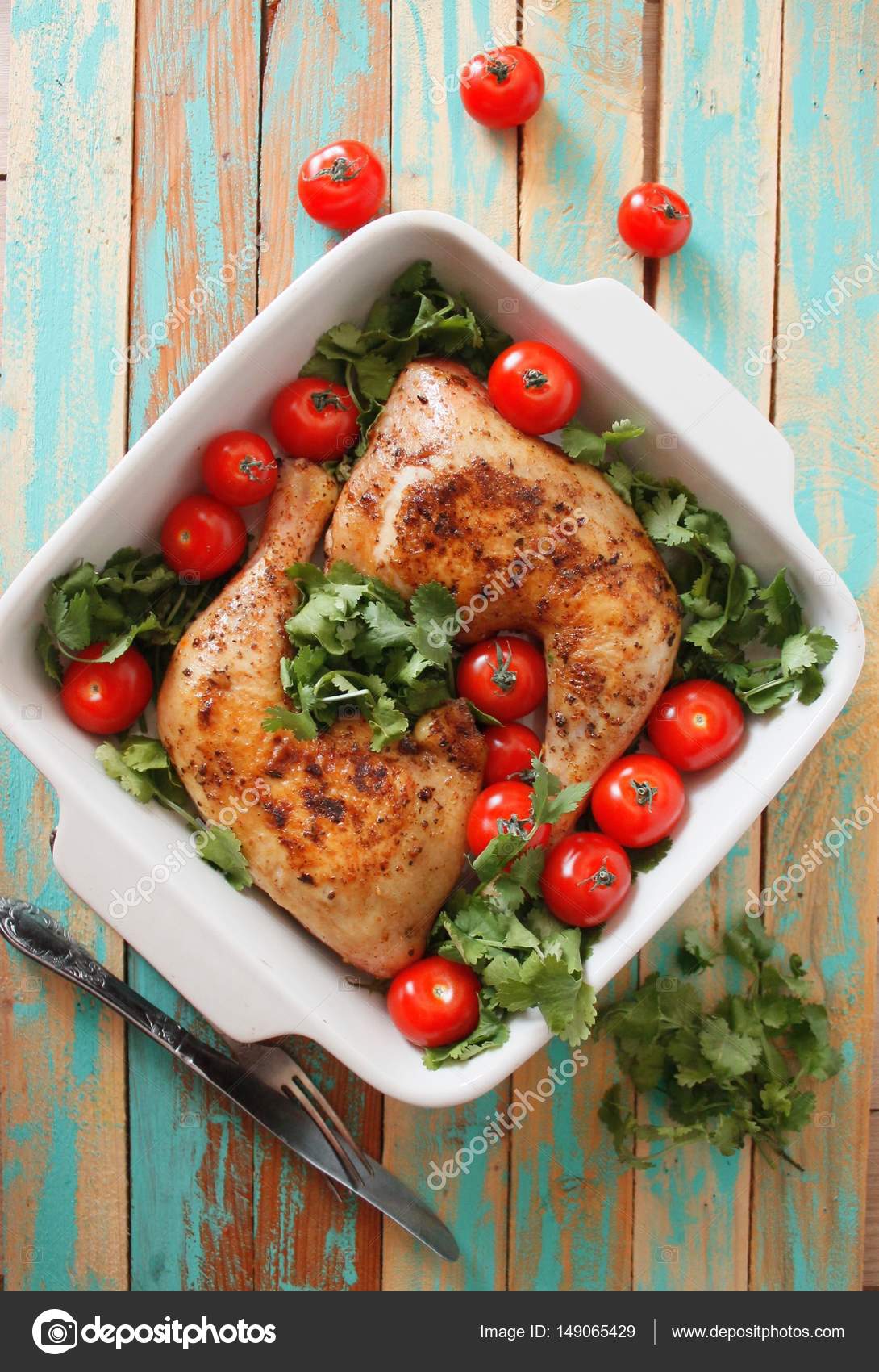 Cuarto de pollo al horno con tomates cherry. Asado de cuarto de ... Cuarto de pollo al horno con tomates cherry. Asado de cuarto de ...