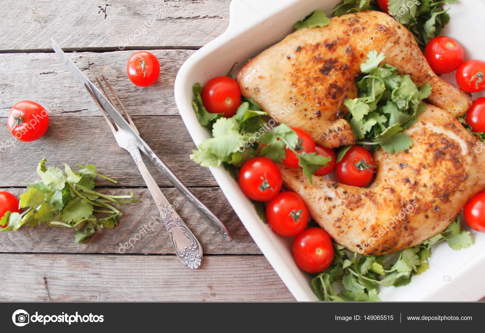 Cuarto de pollo al horno con tomates cherry. Asado de cuarto de ... Cuarto de pollo al horno con tomates cherry. Asado de cuarto de ...