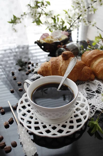 Coffee to go with croissants — Stock Photo, Image
