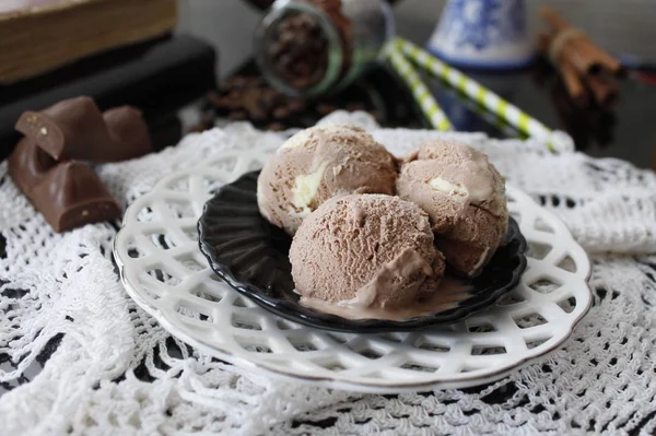 Sorvete de limão com chocolate — Fotografia de Stock