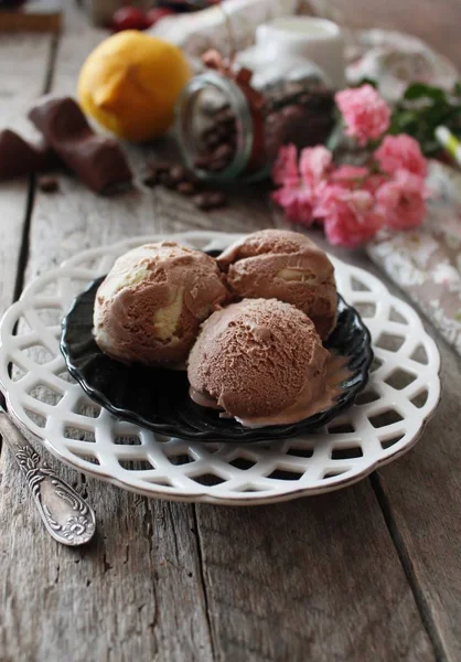 Sorvete de limão com chocolate — Fotografia de Stock