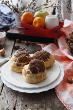 krokantom, kahve krem shu ile Cupcakes ile profiterol.