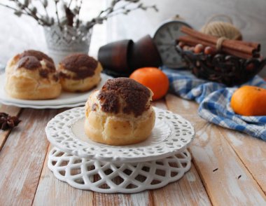 krokantom, kahve krem shu ile Cupcakes ile profiterol.