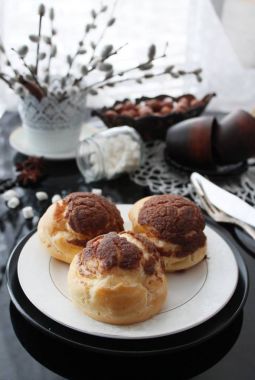 krokantom, kahve krem shu ile Cupcakes ile profiterol.