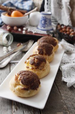 krokantom, kahve krem shu ile Cupcakes ile profiterol.