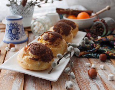 krokantom, kahve krem shu ile Cupcakes ile profiterol.