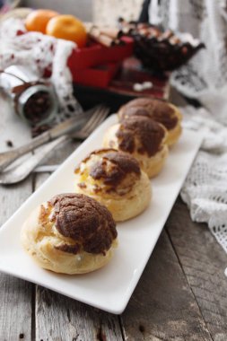 krokantom, kahve krem shu ile Cupcakes ile profiterol.