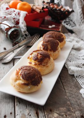 krokantom, kahve krem shu ile Cupcakes ile profiterol.
