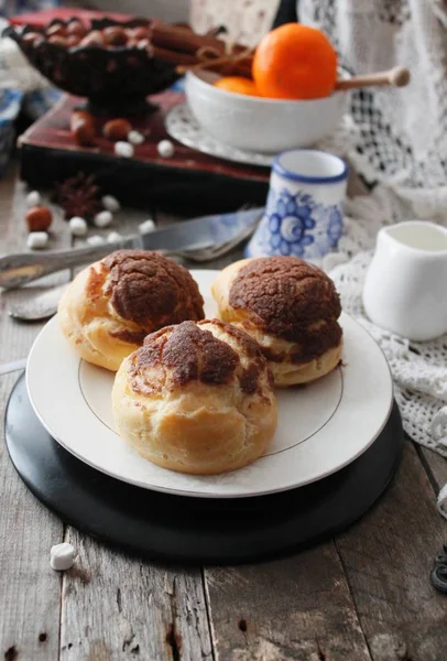 krokantom, kahve krem shu ile Cupcakes ile profiterol.