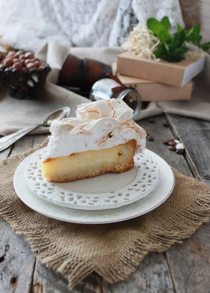 メレンゲとケーキやレモンパイ ロイヤリティフリーのストック写真