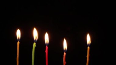 Yeni yıl. Mum yakmak. Yangın