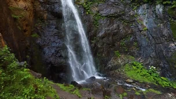 Cascada Cáucaso Georgia, cámara lenta — Vídeo de stock