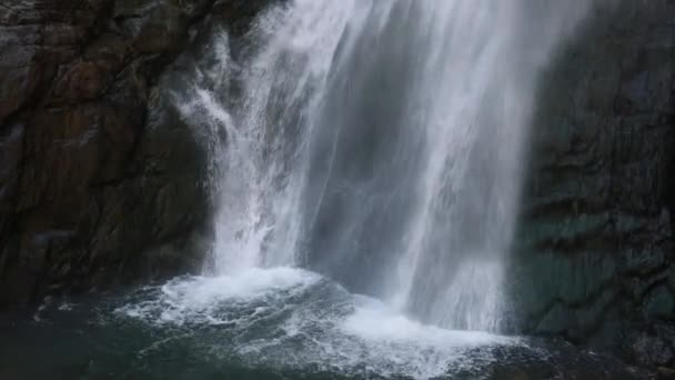 Водопад Кавказ Грузия, замедленная съемка — стоковое видео