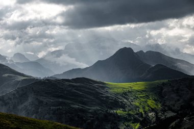 Dağ alp manzarası. Dolomitler, İtalya