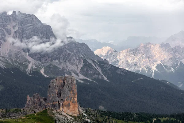 Chmury Nad Górami Górski Krajobraz Alpejski Dolomity Włochy — Zdjęcie stockowe