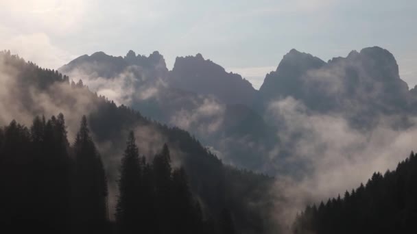 タイムラプスだ山の中の雲 — ストック動画
