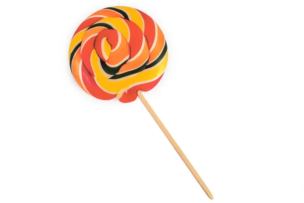 Primer plano de caramelo espiral colorido caramelo aislado sobre fondo blanco — Foto de Stock