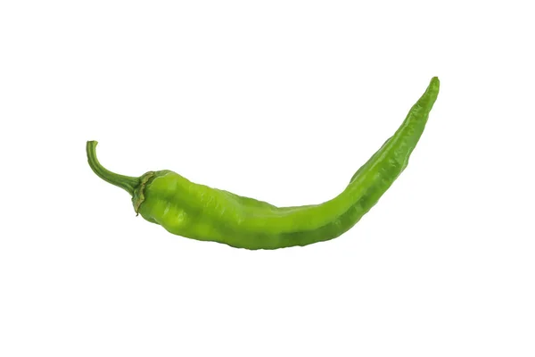 Groene hot chili peper op witte achtergrond geïsoleerd — Stockfoto