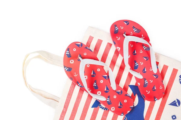 Strand accessoire zak flip-flops geïsoleerd op wit — Stockfoto