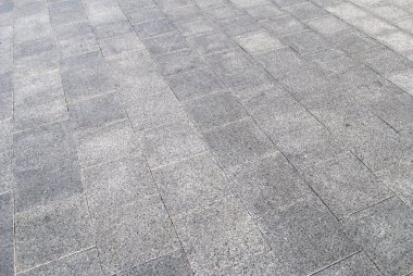 gri sokak doku döşer