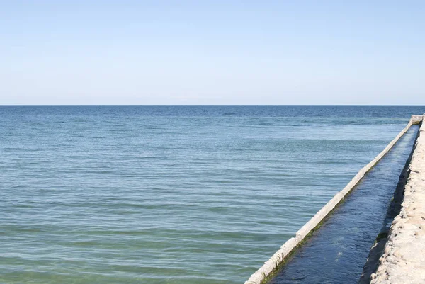 Muelle en mar azul al amanecer —  Fotos de Stock