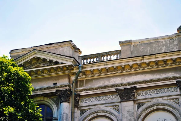 Fragment of facade of historic building — Stock Photo, Image