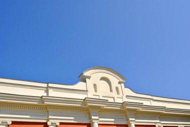 Gökyüzü arka planda Bina köşesi