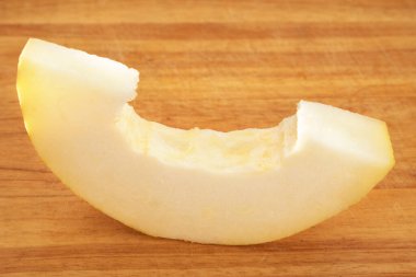 Tahtada taze kavun var..