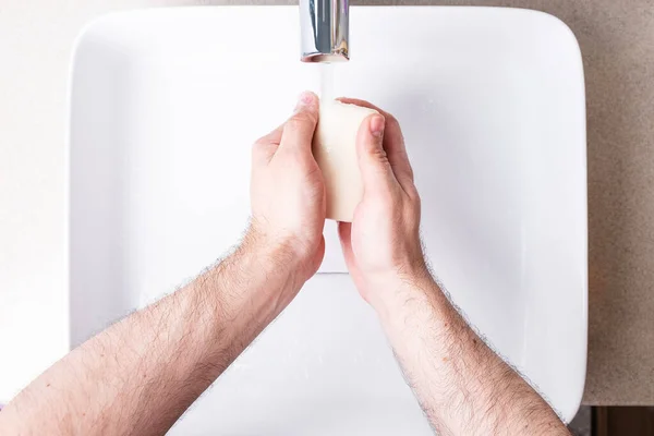 Lavarsi Mani Con Sapone Sotto Acqua Corrente Bagno — Foto Stock