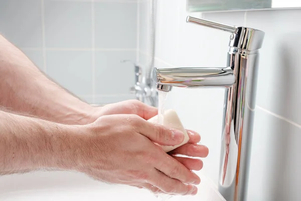 Mytí Rukou Mýdlem Pod Tekoucí Vodou Koupelně Stock Obrázky