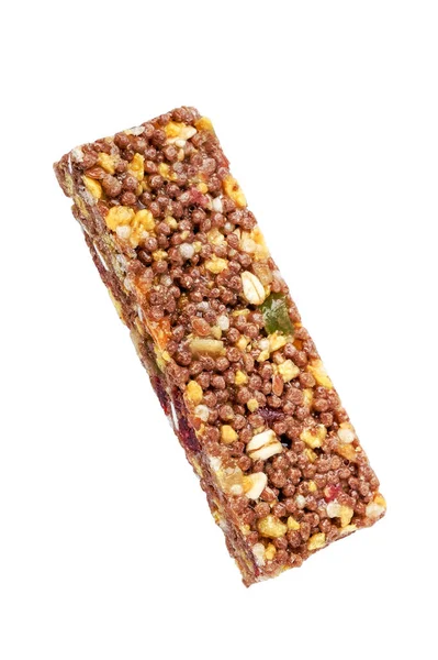 Kahverengi ve sarı granola çubukları beyaz arkaplanda izole