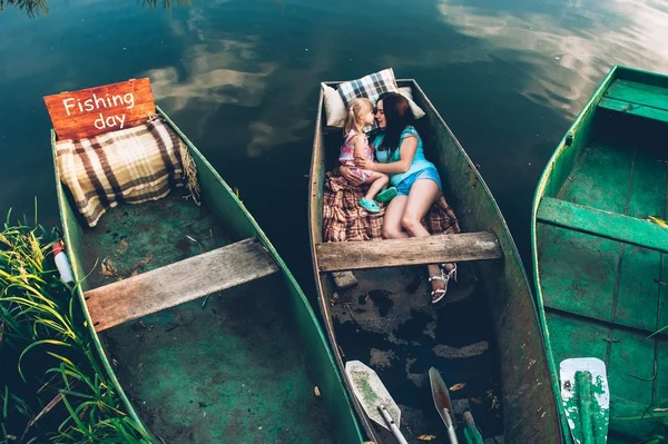 Mother and daughter in boat — Stock Photo, Image