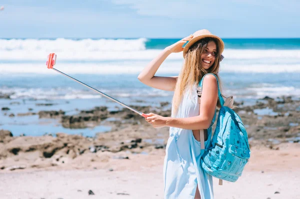 Žena užívající selfie — Stock fotografie