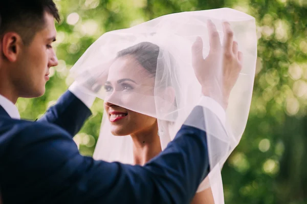 Casal no dia do casamento — Fotografia de Stock