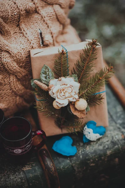 Noel hediye ve Kupası — Stok fotoğraf