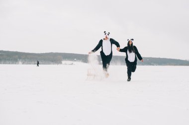 Takım elbiseli birkaç pandalar