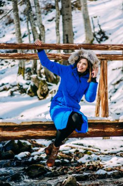 Ormandaki genç kadın