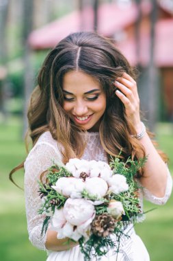 gülümseyen güzel gelin