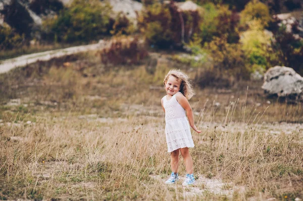 Blond meisje — Stockfoto