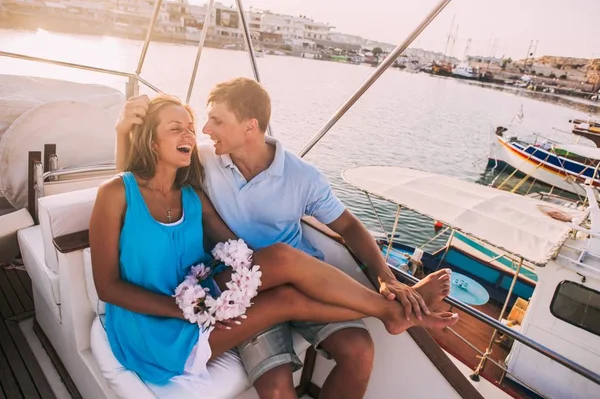 Loving couple on vacation — Stock Photo, Image